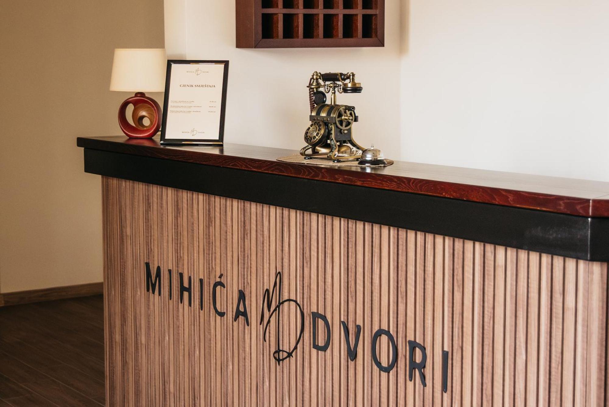 Pansion Mihica Dvori Hotel Babina Greda Exterior photo